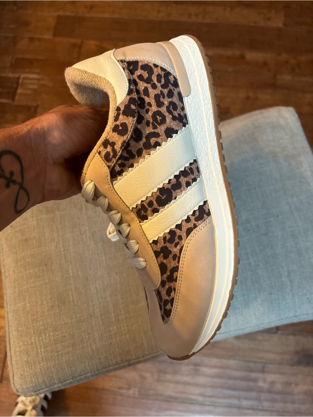 Dolce Vita Women’s Low Top Lace-Up Sneaker Beige Leopard Animal Print Logo 7 - Picture 7 of 7